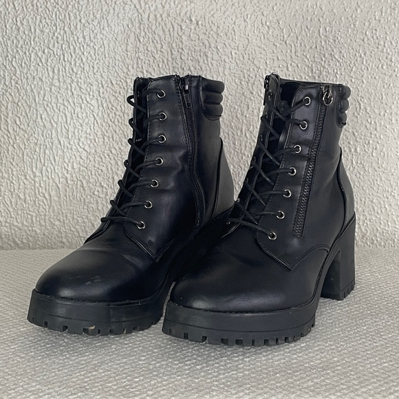 Black lace up combat boots with heel - size 9 - Picture 1 of 5